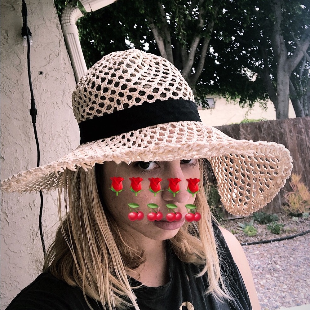 Hat - Picture 2 of 4